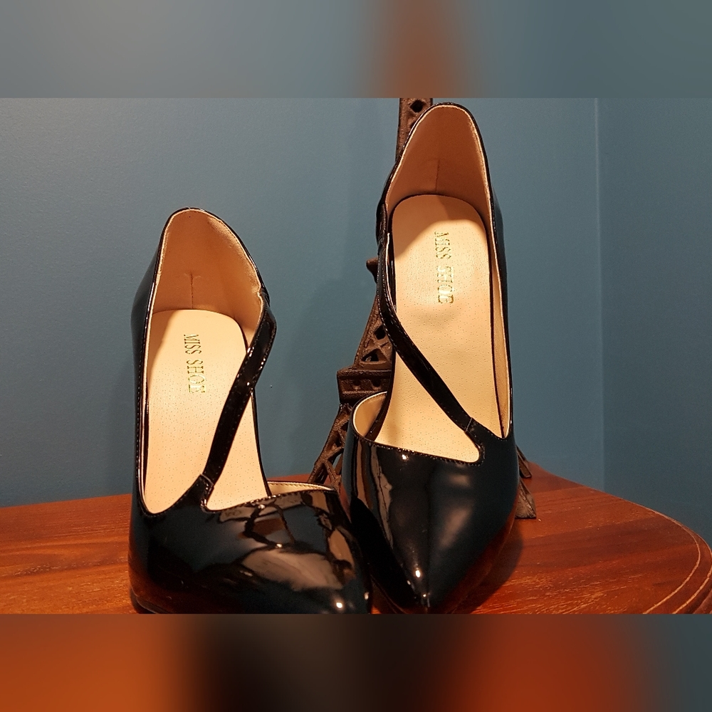 Patent black high heels NWOT